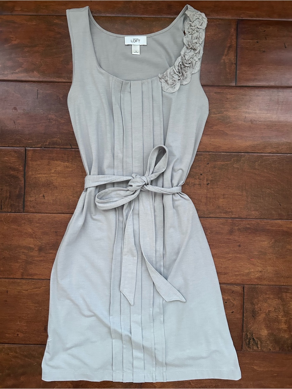 Grey Ann Taylor Loft (Size Small) sleeveless dress with floral detail along neck